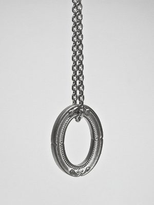 Emptyframenecklace oval GIFTED